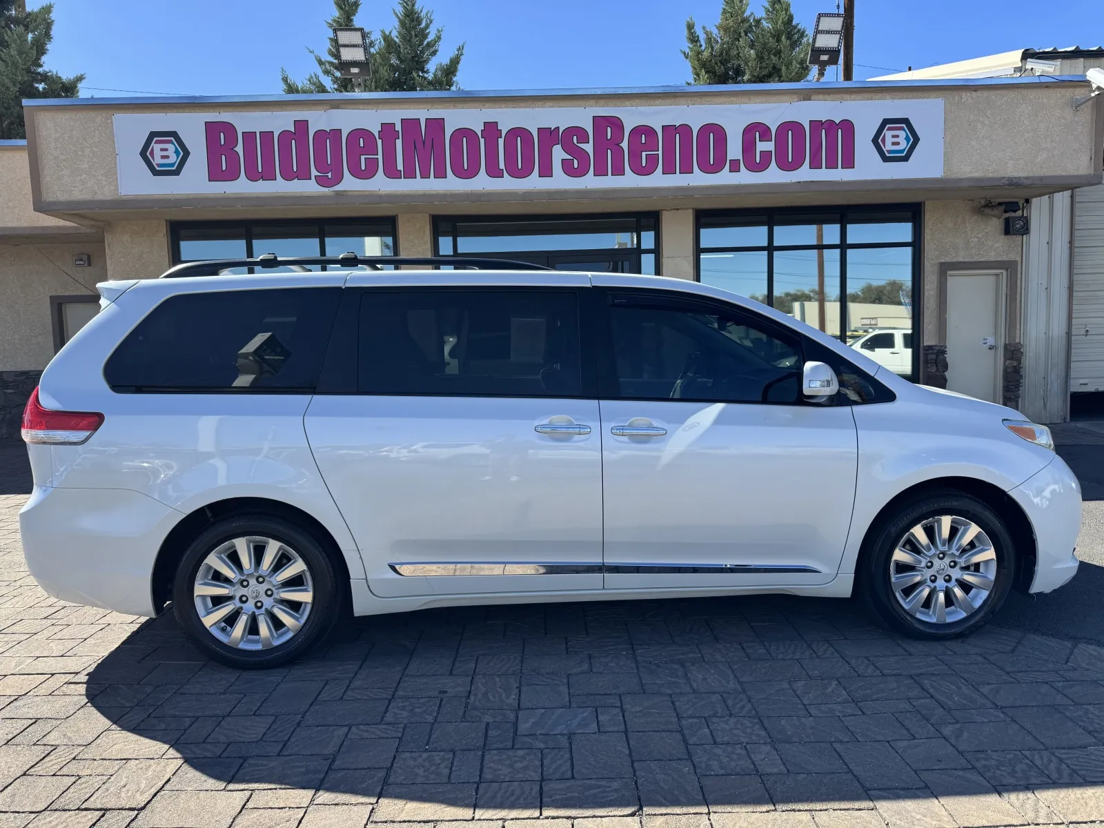 White 2013 Toyota Sienna Limited 7-Passenger for sale in Reno, NV