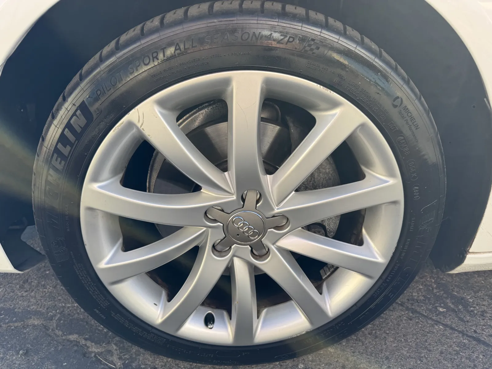 Audi A4 photo 9