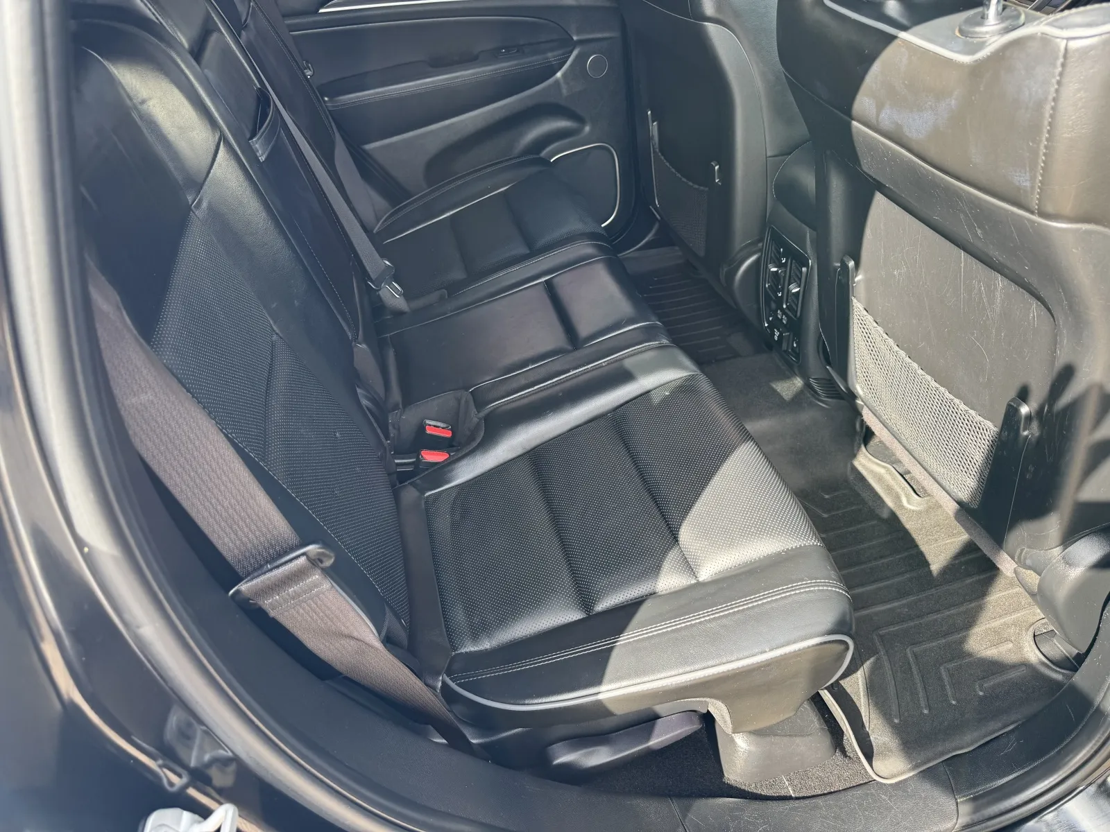 Jeep Grand Cherokee photo 39