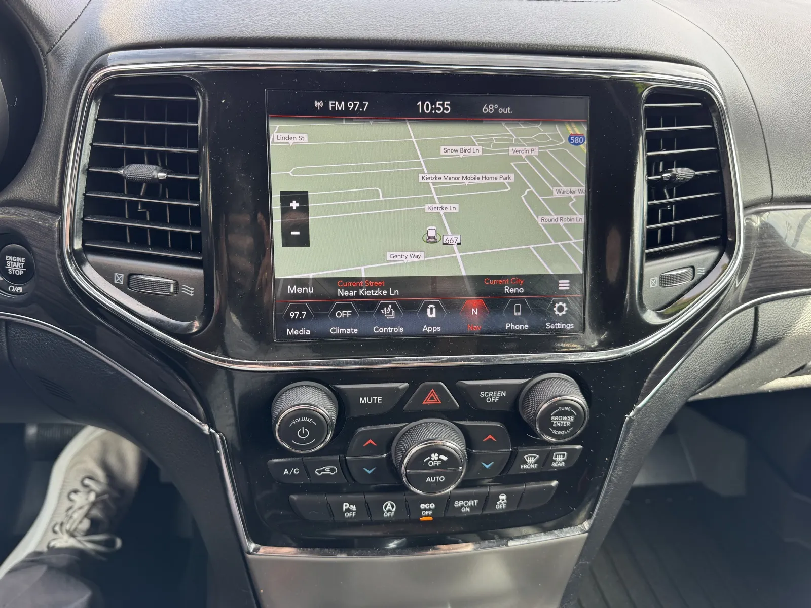Jeep Grand Cherokee photo 28