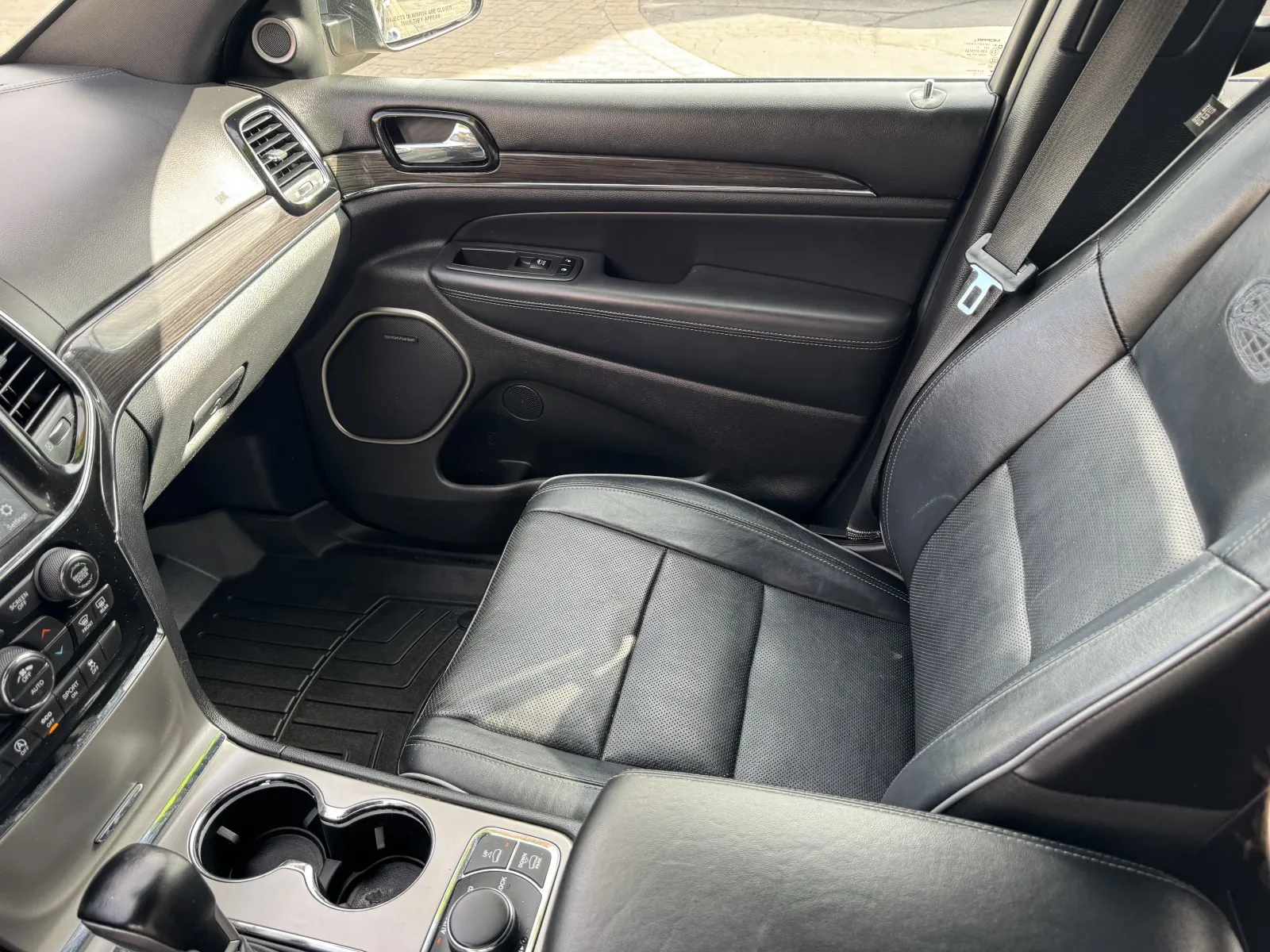 Jeep Grand Cherokee photo 35