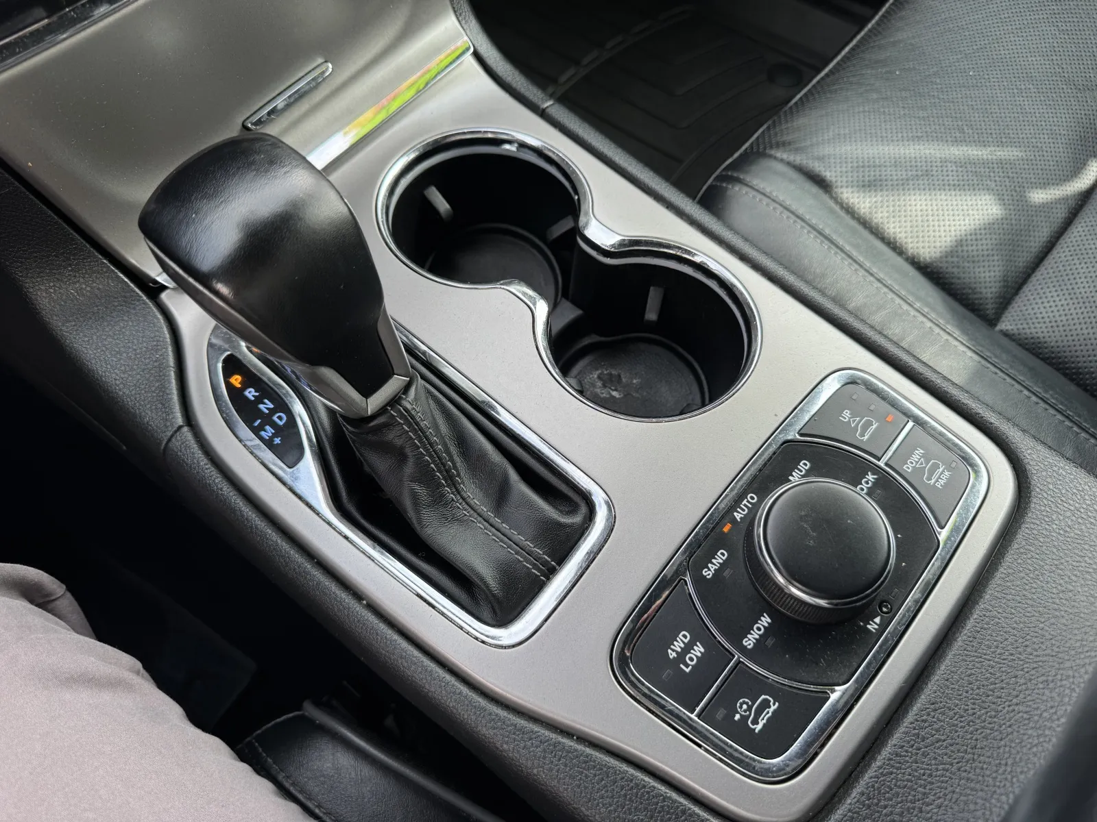 Jeep Grand Cherokee photo 33