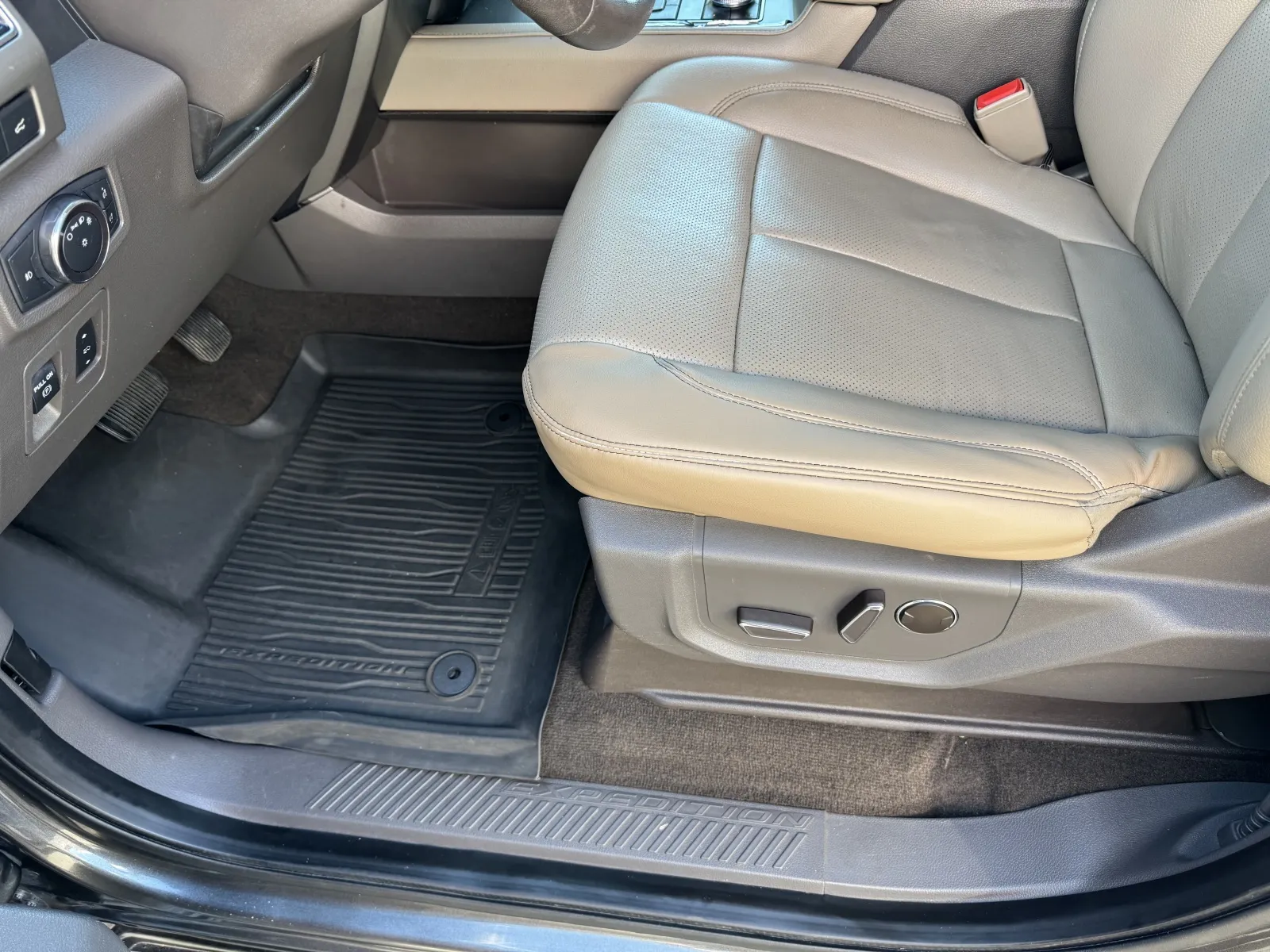 Ford Expedition photo 19