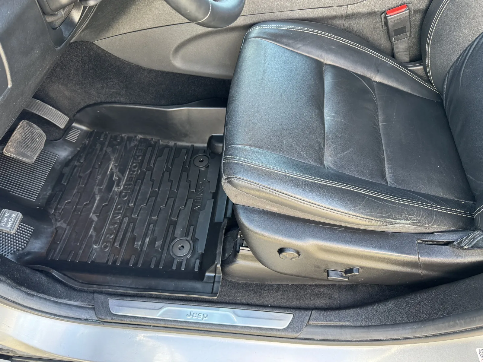 Jeep Grand Cherokee photo 19