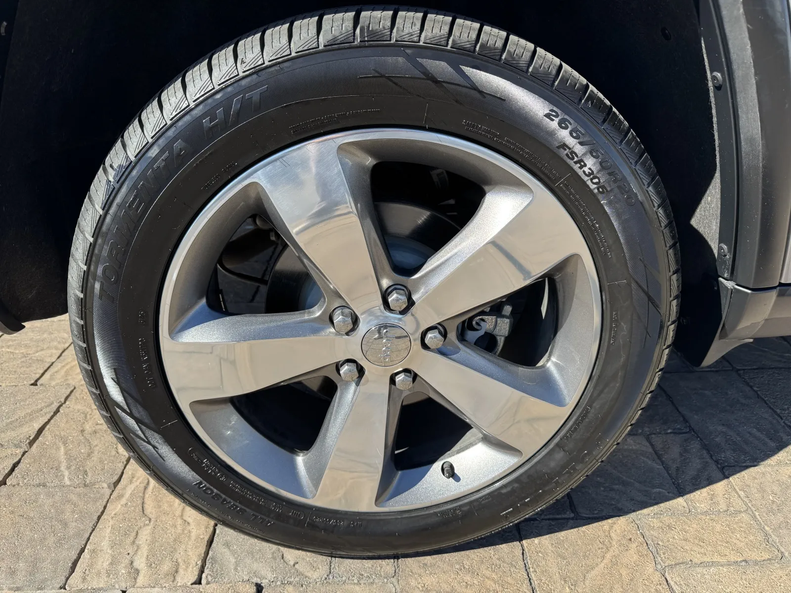 Jeep Grand Cherokee photo 11