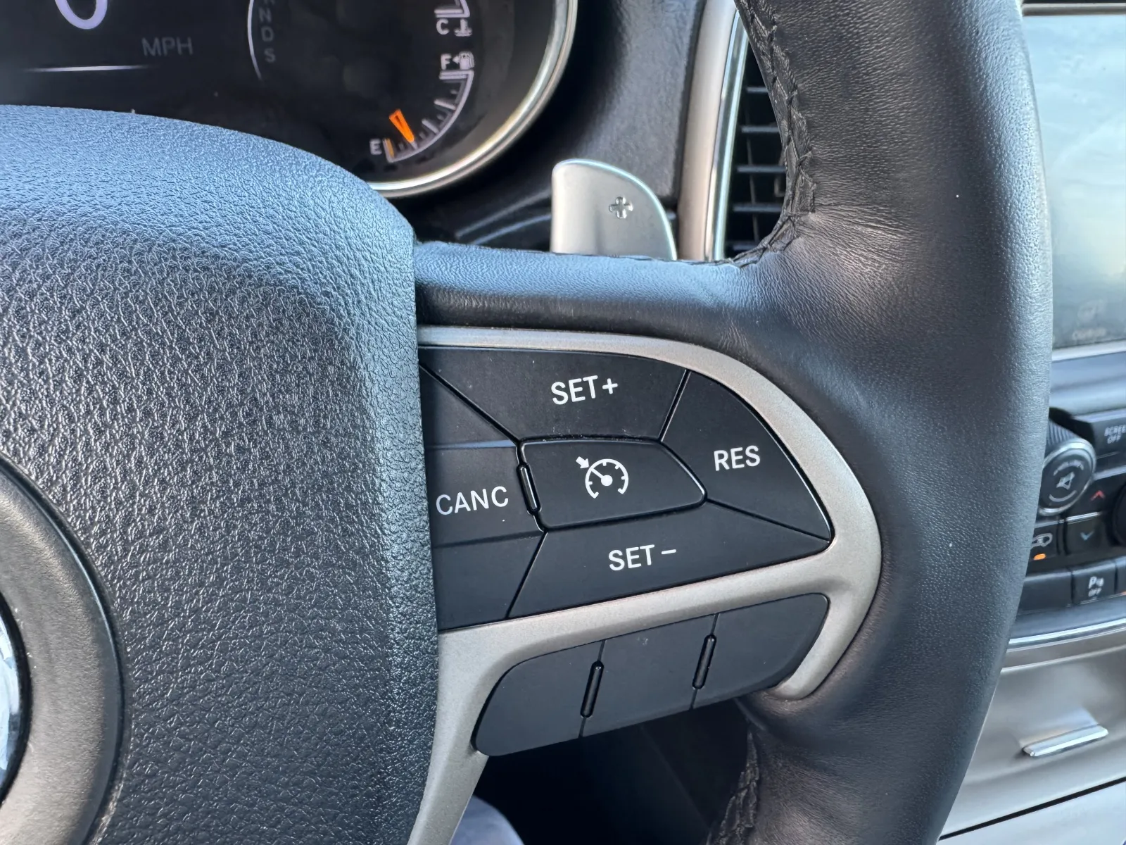Jeep Grand Cherokee photo 25