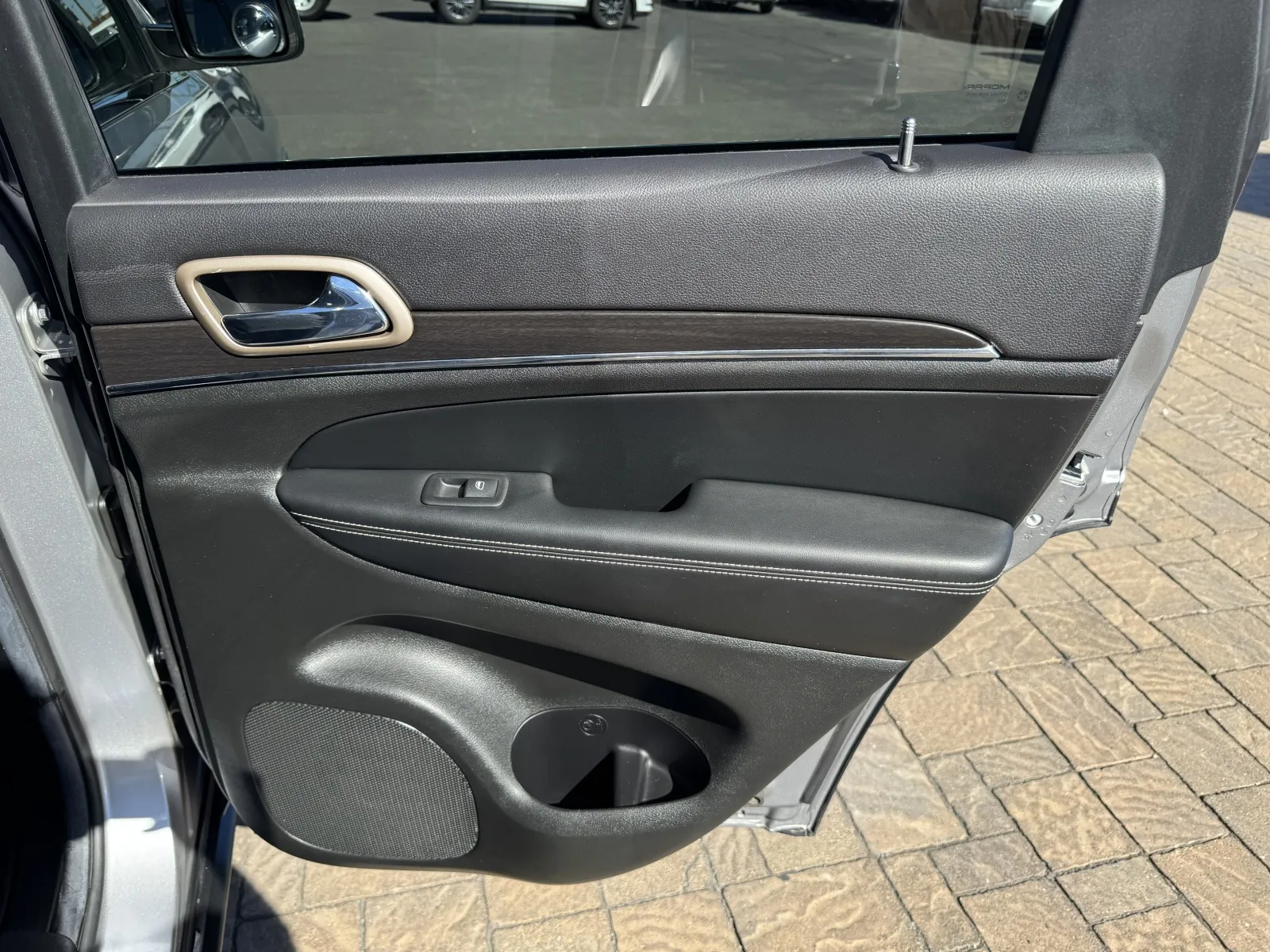 Jeep Grand Cherokee photo 38