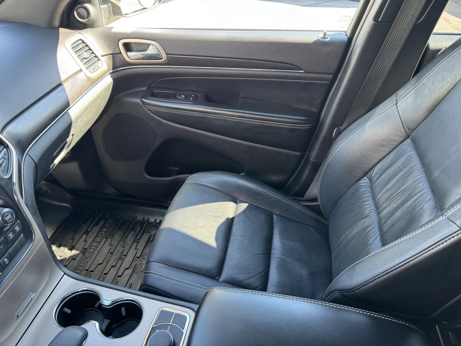 Jeep Grand Cherokee photo 34