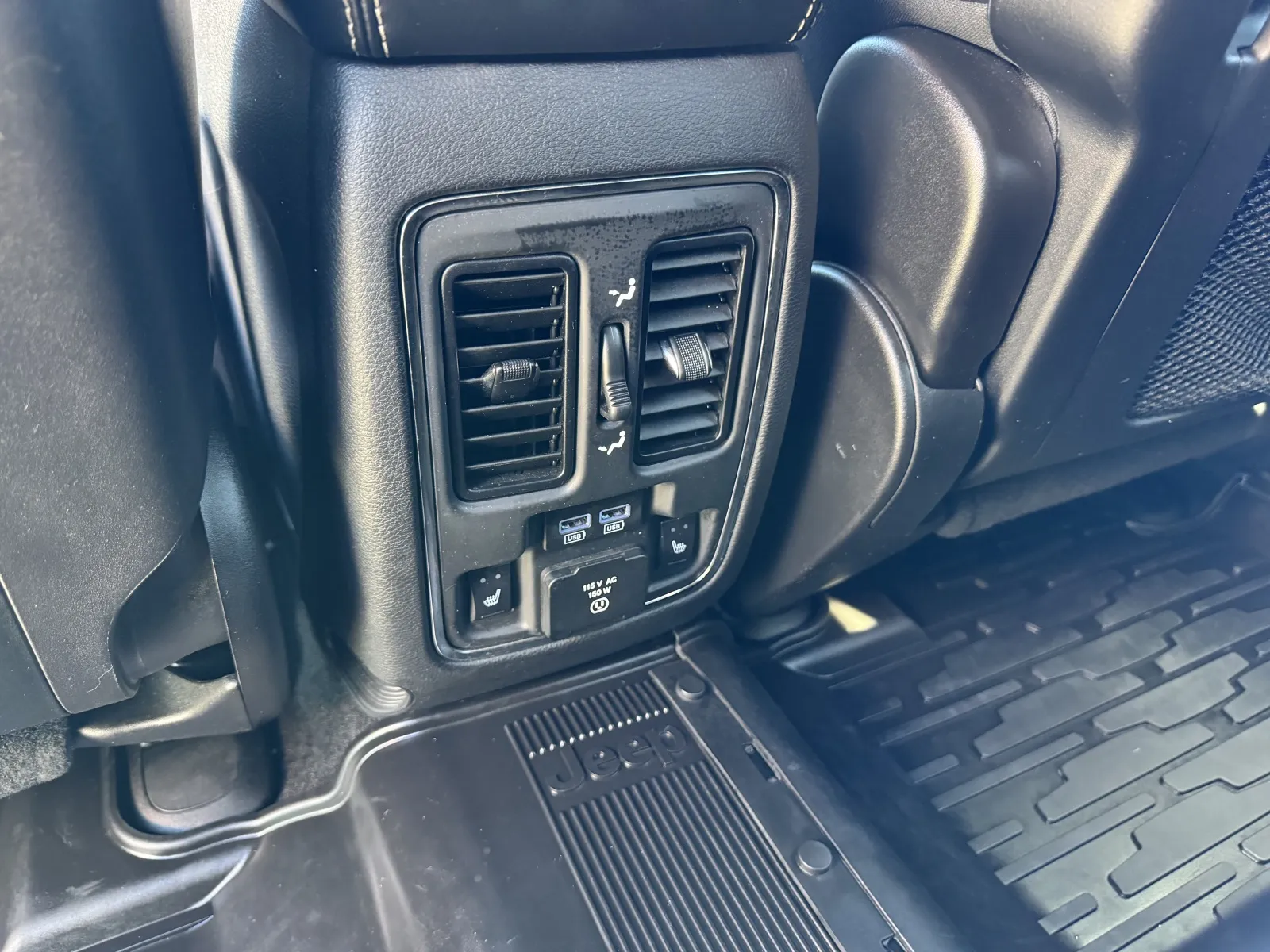 Jeep Grand Cherokee photo 37