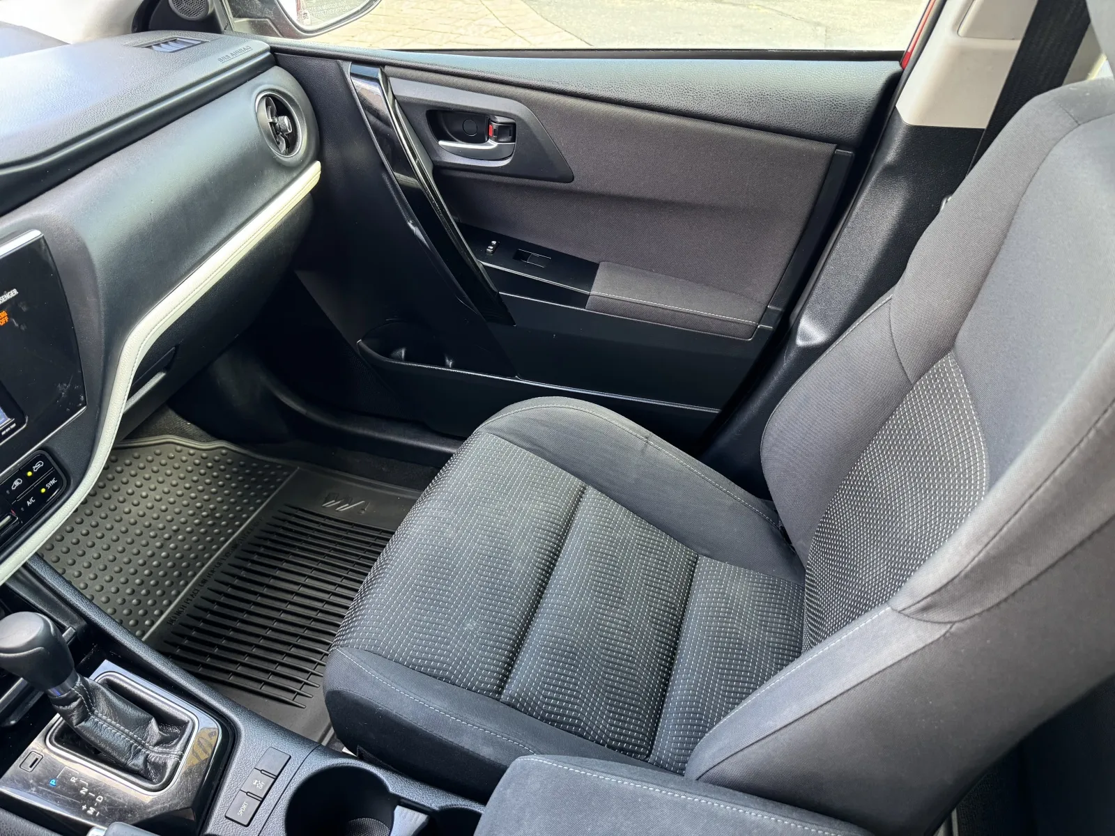Toyota Corolla iM photo 23