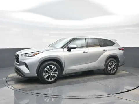 Photos of 2020 Toyota Highlander XLE for sale in Darlington, SC at Bob Mills Chevrolet