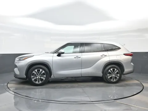 Another view of 2020 Toyota Highlander XLE for sale in Darlington, SC at Bob Mills Chevrolet