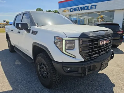 White 2024 GMC Sierra 1500 AT4X for sale in Darlington, SC