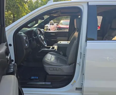 More photos of 2019 GMC Sierra 1500 SLT at Bob Mills Chevrolet, SC