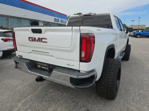 More photos of 2019 GMC Sierra 1500 SLT at Bob Mills Chevrolet, SC