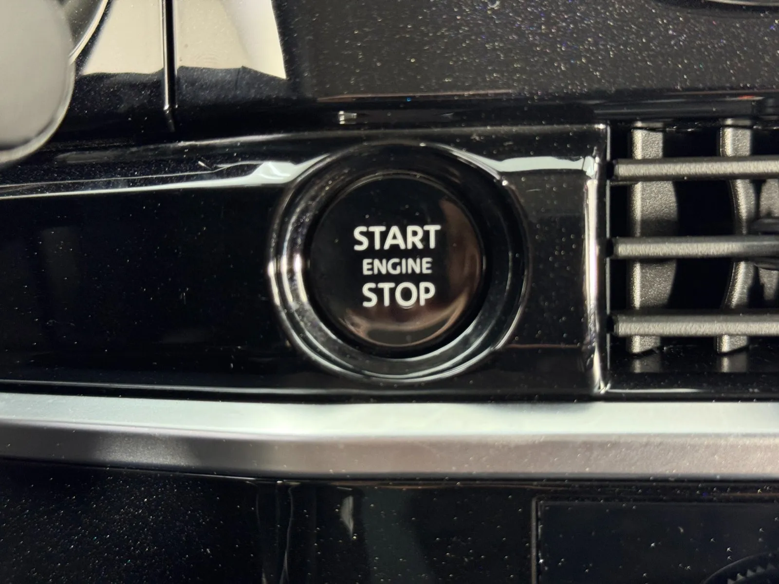 2025 Nissan Pathfinder SL - Photo 20