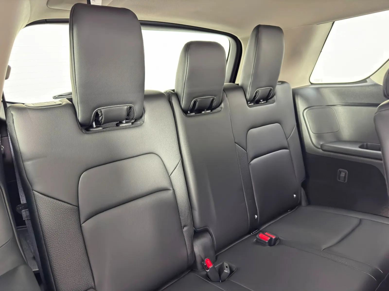 2025 Nissan Pathfinder SL - Photo 36