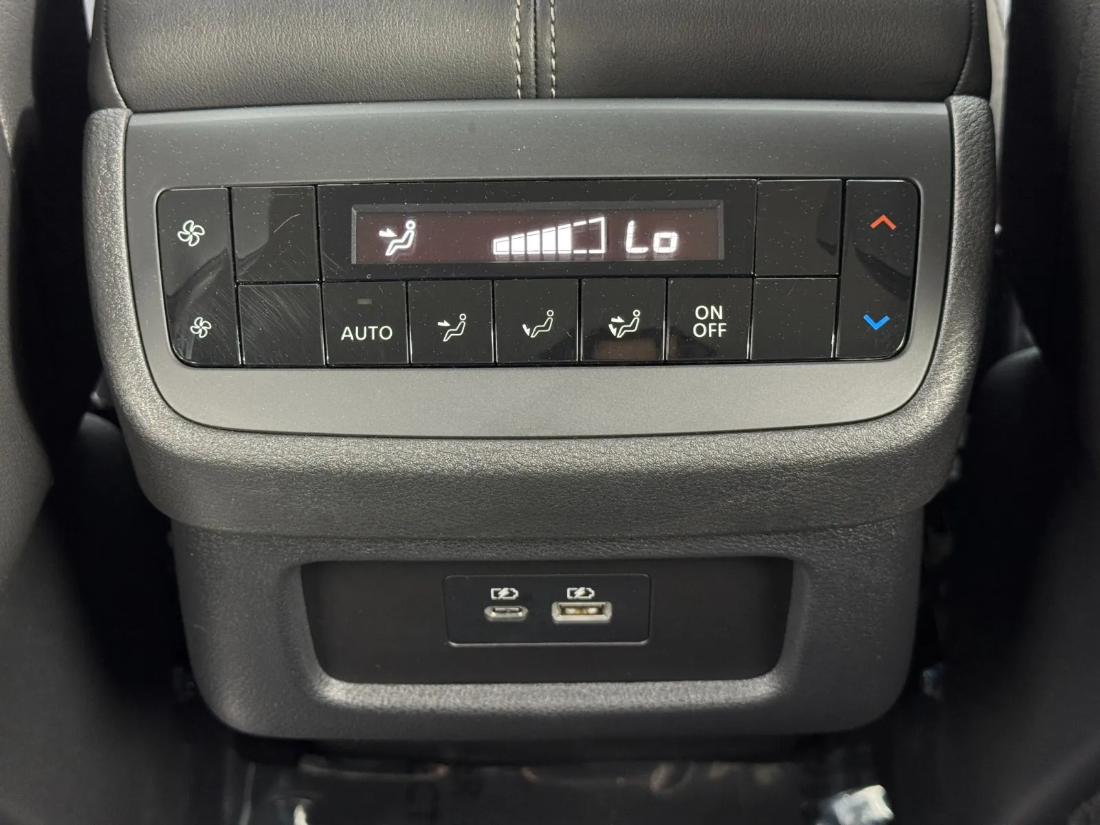2025 Nissan Pathfinder SL - Photo 31