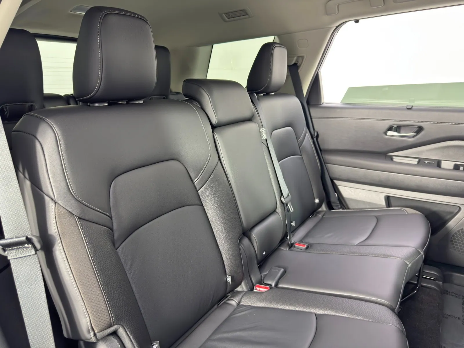 2025 Nissan Pathfinder SL - Photo 35