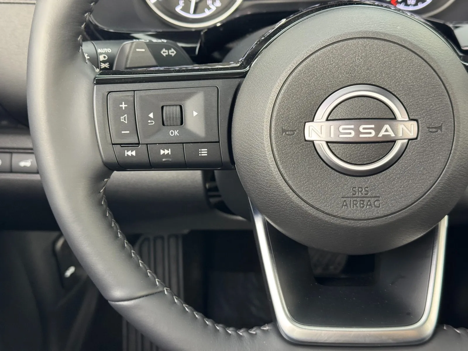 2025 Nissan Pathfinder SL - Photo 18