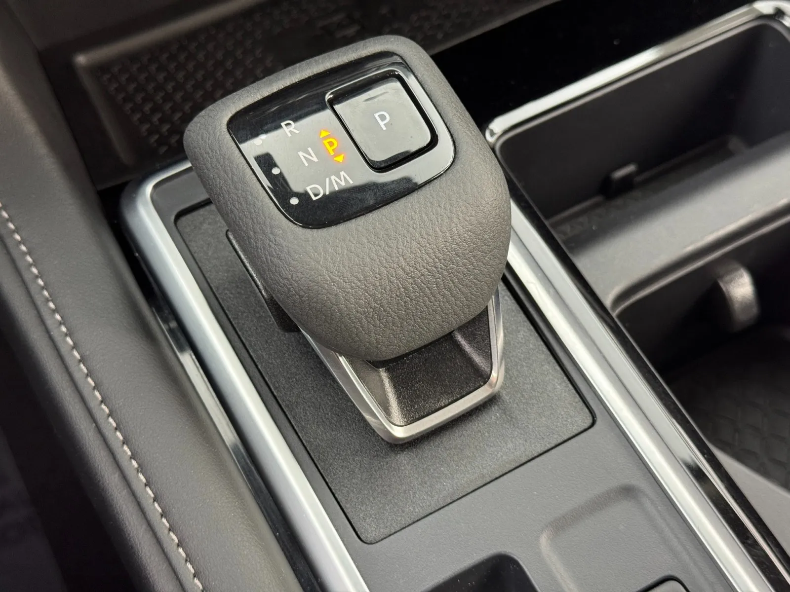 2025 Nissan Pathfinder SL - Photo 27