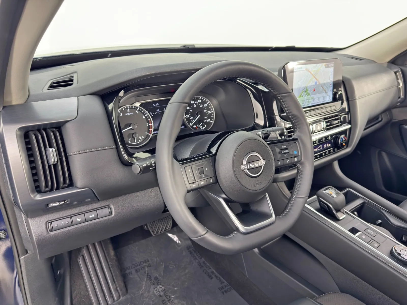 2025 Nissan Pathfinder SL - Photo 11
