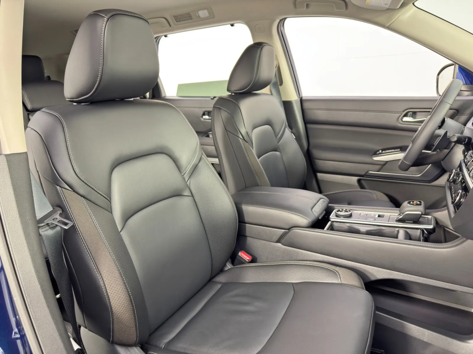2025 Nissan Pathfinder SL - Photo 34