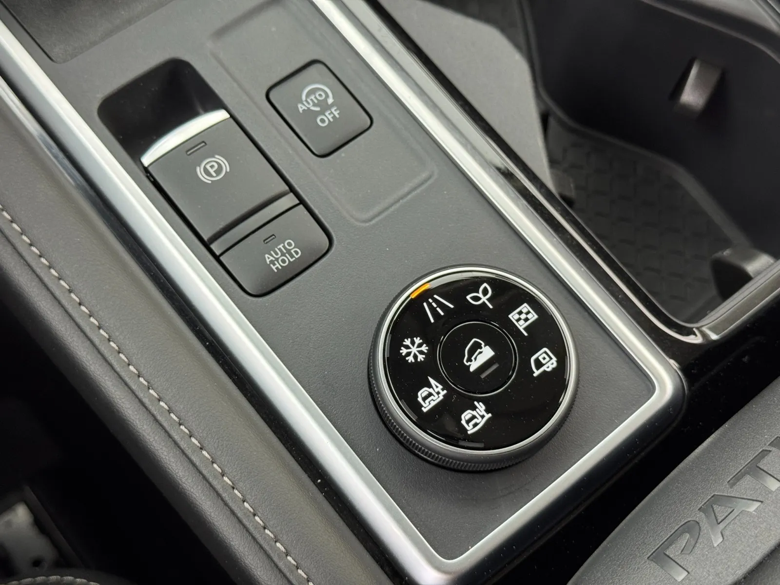 2025 Nissan Pathfinder SL - Photo 28