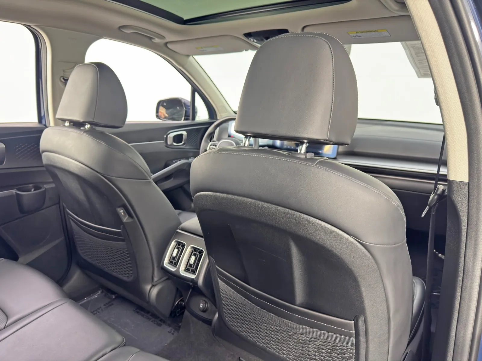 2024 Kia Sorento S - Photo 32