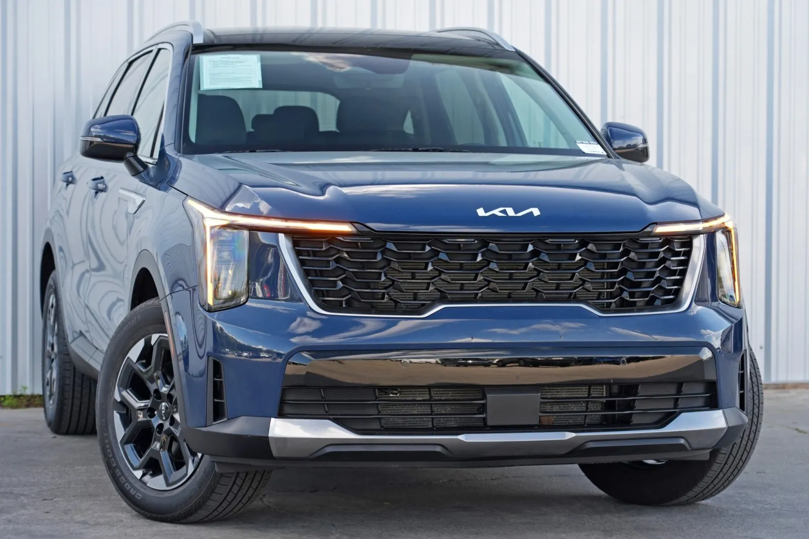2024 Kia Sorento S - Photo 2