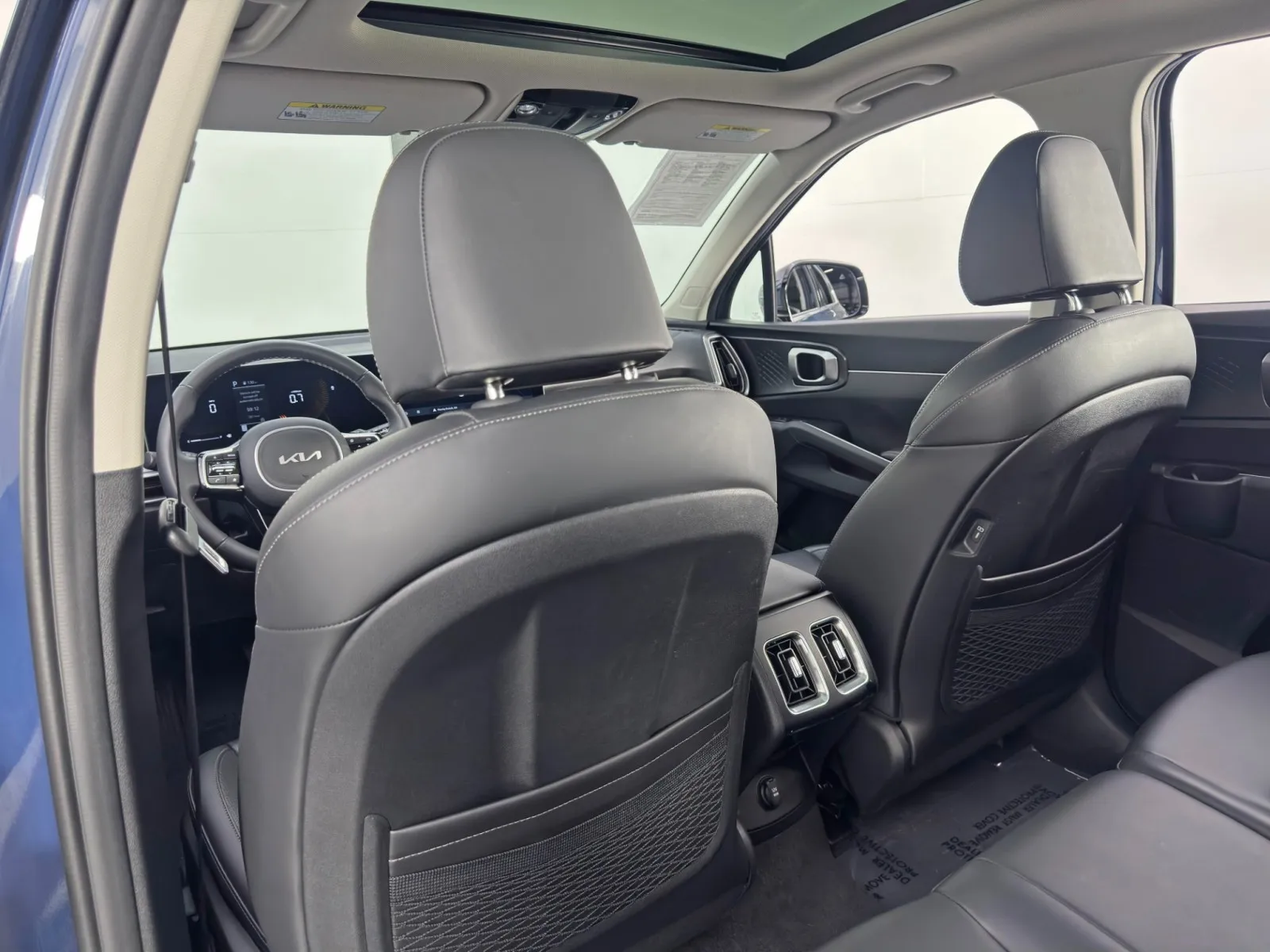 2024 Kia Sorento S - Photo 31