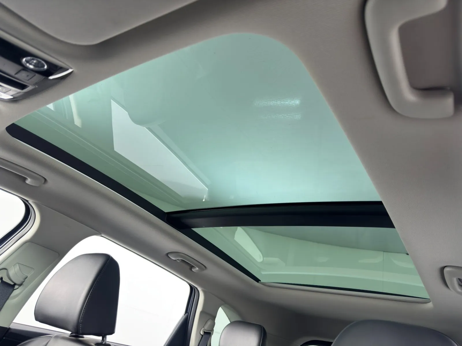2024 Kia Sorento S - Photo 11