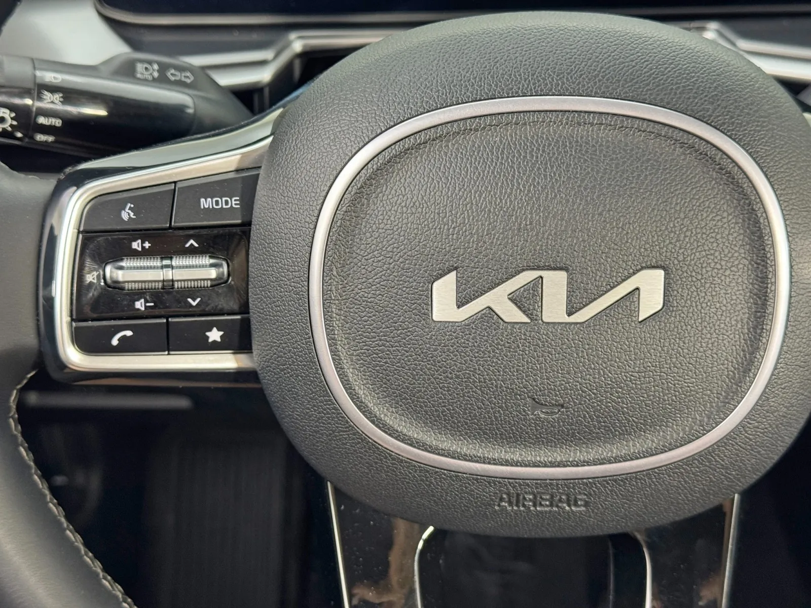 2024 Kia Sorento S - Photo 19