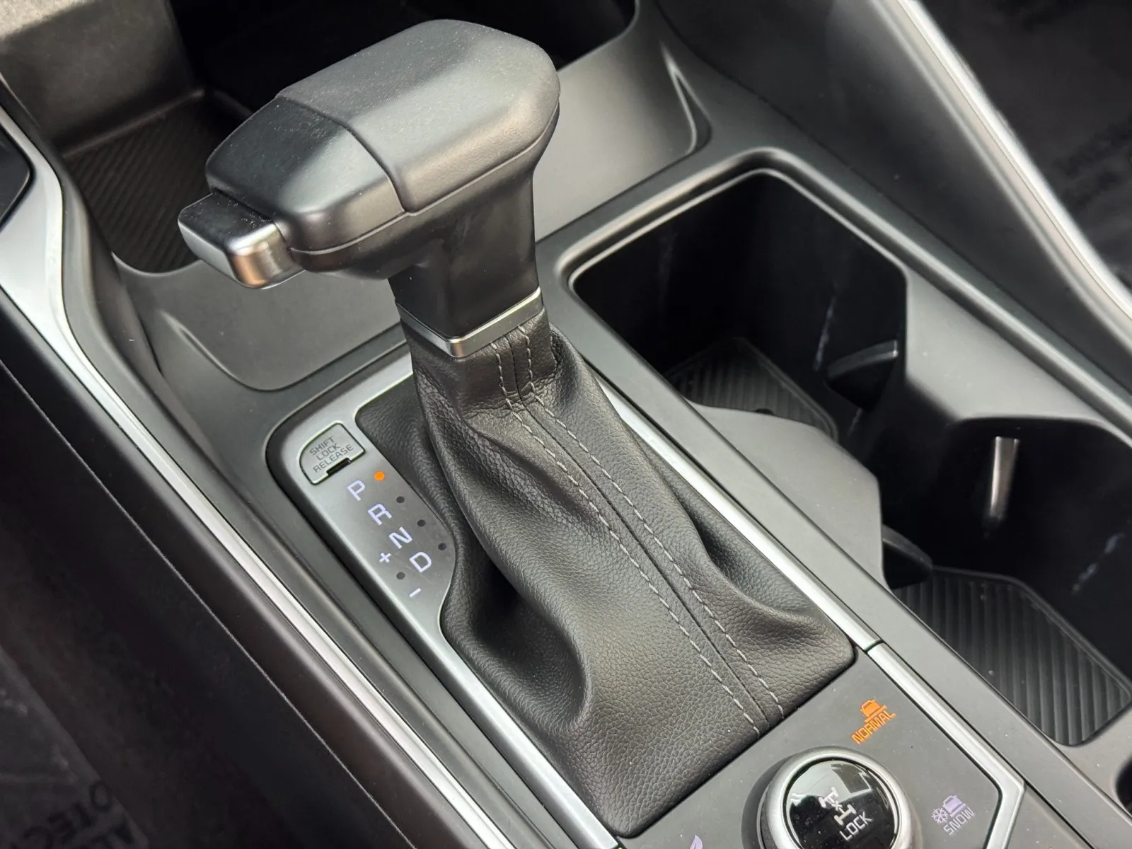 2024 Kia Sorento S - Photo 27
