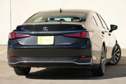 More photos of 2020 Lexus ES 300h at Atlanta Best Used Cars, GA