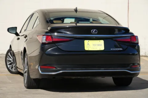 More photos of 2020 Lexus ES 300h at Atlanta Best Used Cars, GA
