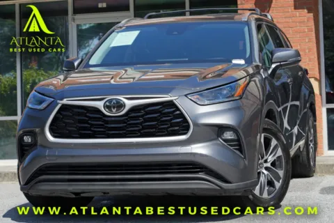 Gray 2021 Toyota Highlander XLE for sale in Peachtree Corners, GA