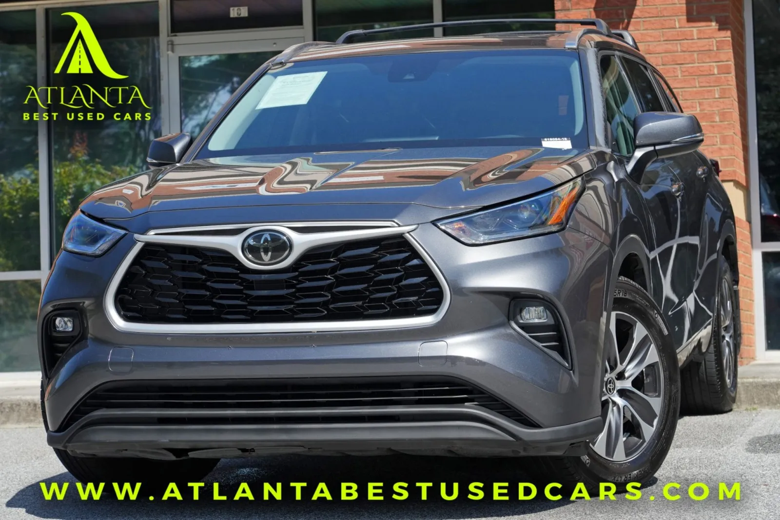 Gray 2021 Toyota Highlander XLE for sale in Peachtree Corners, GA