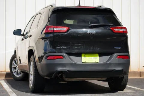 More photos of 2016 Jeep Cherokee Latitude at Atlanta Best Used Cars, GA