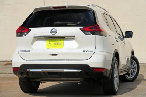 More photos of 2018 Nissan Rogue SV w/ Sun & Sound Touring Package at Atlanta Best Used Cars, GA