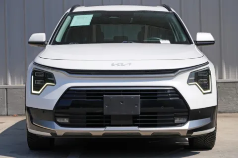 More photos of 2023 Kia Niro Plug-In Hybrid SX Touring at Atlanta Best Used Cars, GA