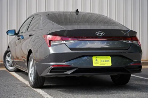 More photos of 2022 Hyundai Elantra SE at Atlanta Best Used Cars, GA