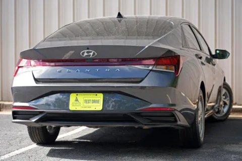 More photos of 2022 Hyundai Elantra SE at Atlanta Best Used Cars, GA