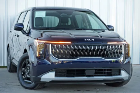 More photos of 2025 Kia Carnival LXS at DRIVE A DREAM, GA