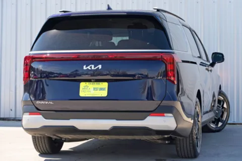 More photos of 2025 Kia Carnival EX at DRIVE A DREAM, GA
