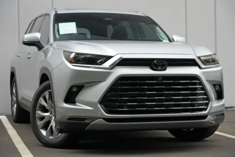 More photos of 2024 Toyota Grand Highlander Limited at DRIVE A DREAM, GA