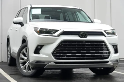 More photos of 2024 Toyota Grand Highlander Limited at DRIVE A DREAM, GA
