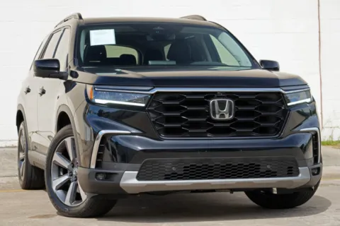 More photos of 2023 Honda Pilot Elite at DRIVE A DREAM, GA