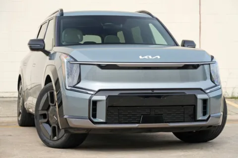 More photos of 2024 Kia EV9 GT-Line at DRIVE A DREAM, GA