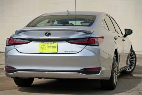 More photos of 2025 Lexus ES 300h Luxury at DRIVE A DREAM, GA
